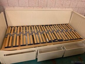 Postel ikea hemnes