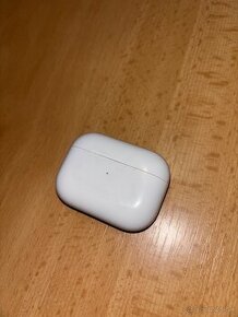 MagSafe púzdro + pravý AirPod Pro 1. generácie