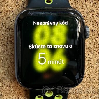 Apple watch 4 (nevieme kod)