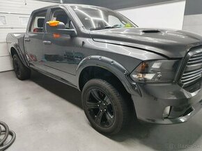 DODGE RAM 1500 5,7 HEMI