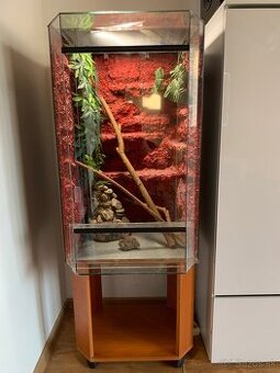 Terarium s podstavcom