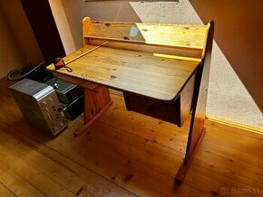 Písací stôl