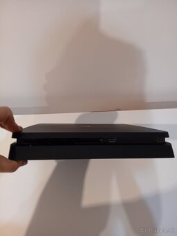 Playstation 4 slim