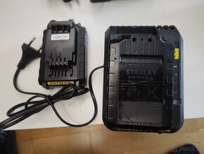 Nabíjačka STANLEY FATMAX FMC684L s  baterkami