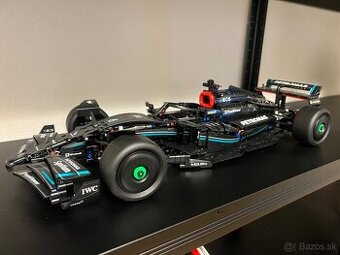 LEGO Mercedes-AMG F1 W14