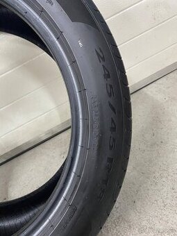 Pirelli powergy 245/45 R18 letne