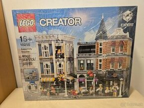 LEGO® Creator Expert 10255 Zhromaždenie na námestí - 1