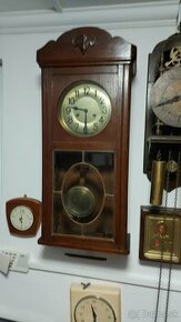 Predám funkčné polbicie nástenné hodiny Artdeco 1920 gong 90
