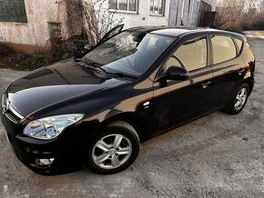 rozpredam hyundai i30 1,6 crdi 85kw2006-2011 kod motora D4FB