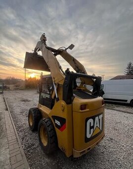 CAT 242B - 1