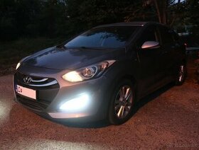 Hyundai i30 CW, model r. 2015, šedá met., ťažné - TOP PONUKA - 1