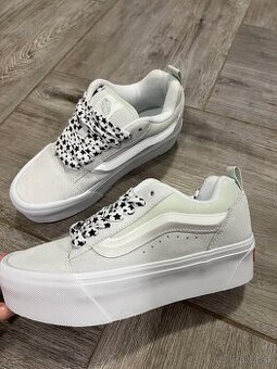 Vans Knu Skool