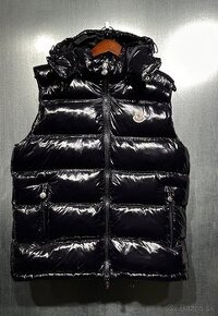 Predam čiernu lesklú vestu značky moncler  veľkosť: S M L XL