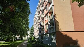 Na predaj bezbariérový 2-izbový byt 56,7 m² s balkónom, Pieš - 1