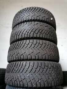 Zimné pneu = 205/60 = R16 = MICHELIN - 1