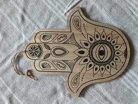 Drevená dekorácia ochranný symbol Hamsa