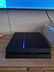 Playstation 4 1TB + 1 ovládač a hry