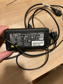 Fujitsu 150W 5,5 x 2,5mm, 19V