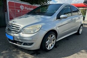 Mercedes Benz B180 - 1