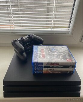 PlayStation 4 Pro + hry + 2 ovládače + HP monitor 23,8”