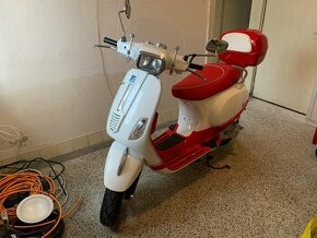 Predám skúter Vespa S50 2T prvý majiteľ - 1