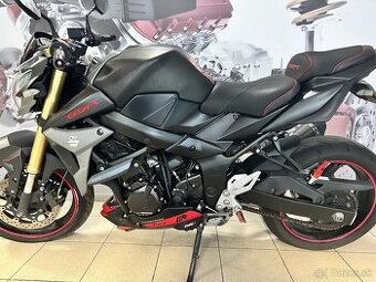 Suzuki GSR 750 - 1