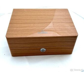 BOX NA HODINKY OMEGA, material DREVO