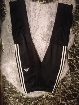 Tepláky čierne Adidas S