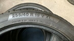 255/40r19 Continental zimne