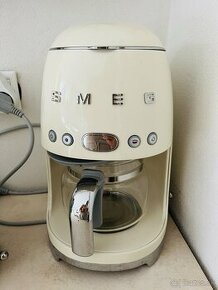 Smeg kavovar na prekvapkavanu kavu - kremovy