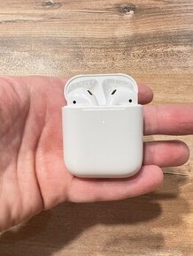 Apple Airpods 1 2019 bezdrotove sluchadla