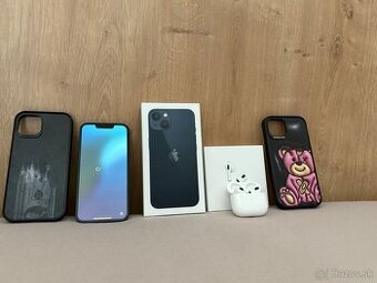 IPhone 13,slúchadla AirPods 3 generácie a dva obaly Mobilfox