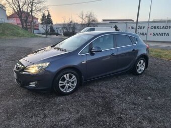 Opel Astra J