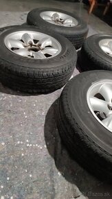 Predam celoročne pneu Bridgestone dueler 235/70 r 16