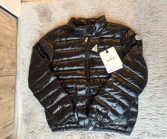 Moncler páperová bunda