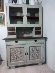 Zrenovovaný kredenc pribornik vintage shabby retro