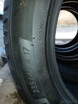 Michelin 235/45 R17 - 1