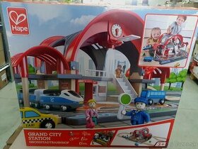 Hape Vláčiková dráha Grand City  pc 100eur nové zabalené