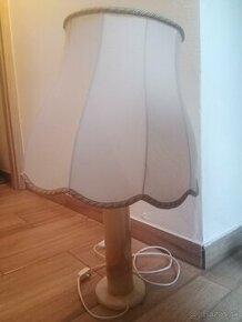 Stolová lampa z minerálu