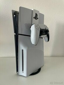 PlayStation 5 SLIM s mechanikou