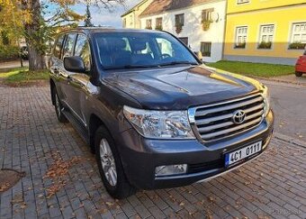 Toyota Land Cruiser 4,5 D4-D Lux REZERVE nafta automat