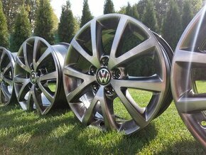 VW Golf R16 5x112 Black Polished - 1