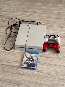 PlayStation 4 + 2 ovládače