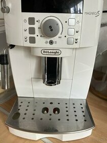 automatický kávovar De Longhi