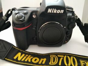 NIKON D700