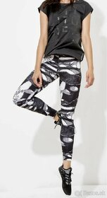 Reebok dámske fitness leginy S