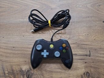 Káblový ovládač Mad Catz na XBOX 360