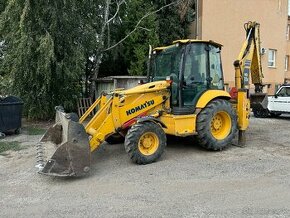 Komatsu WB93R / 2008 s kladivom traktor bager