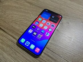 Iphone 12 pro 128gb v super stave ma len velmi jemne znamky