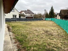 Lukratívny stavebný pozemok v RADOLI pri Kaštieli - 329 m2